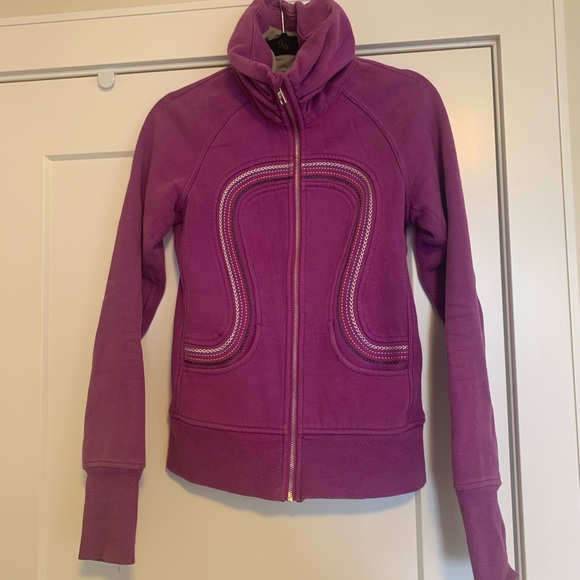 lululemon athletica Sweaters - Used mint condition unique lululemon sweater. Size 4.